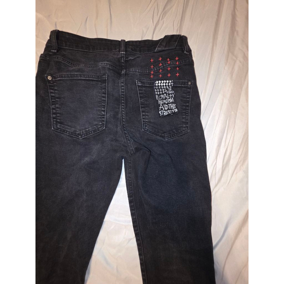 KSUBI Black Skinny Jeans | Cross & Patch Detail | Streetwear Denim - Picture 4 of 7
